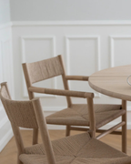 เก้าอี้ CORD ไม้โอ๊ก สานกระดาษแฮนด์เมด มีแบบมีและไม่มีที่เท้าแขน ดีไซน์นอร์ดิกคลาสสิก จาก MAKE Nordic ออกแบบโดย Esben Pilgaard Jørgensen