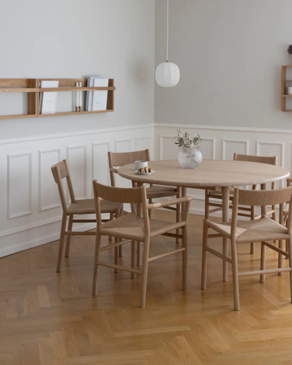 เก้าอี้ CORD ไม้โอ๊ก สานกระดาษแฮนด์เมด มีแบบมีและไม่มีที่เท้าแขน ดีไซน์นอร์ดิกคลาสสิก จาก MAKE Nordic ออกแบบโดย Esben Pilgaard Jørgensen