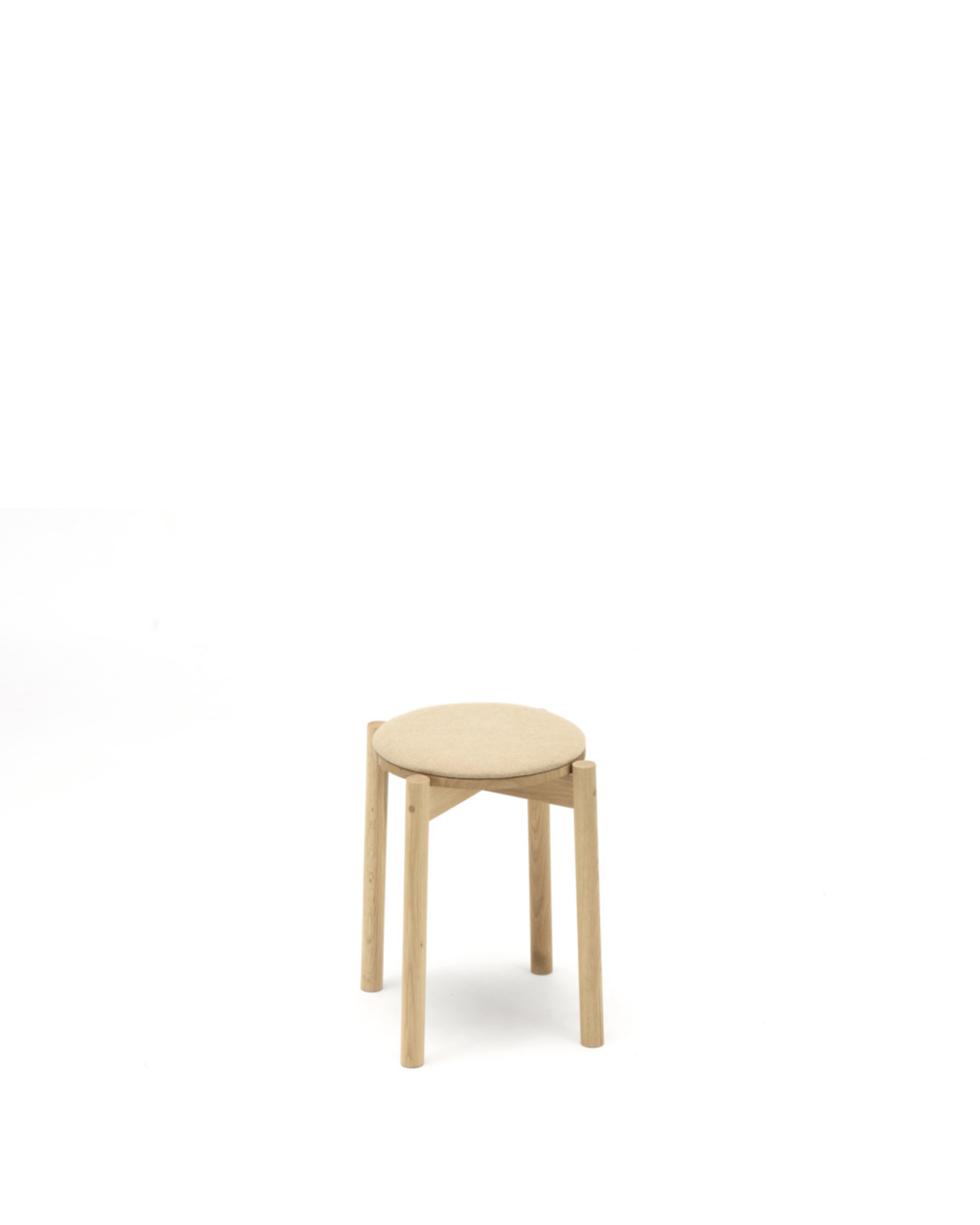 Karimoku New Standard Castor Stool Plus Pad สตูลไม้โอ๊คเบาะบุทรงกลม