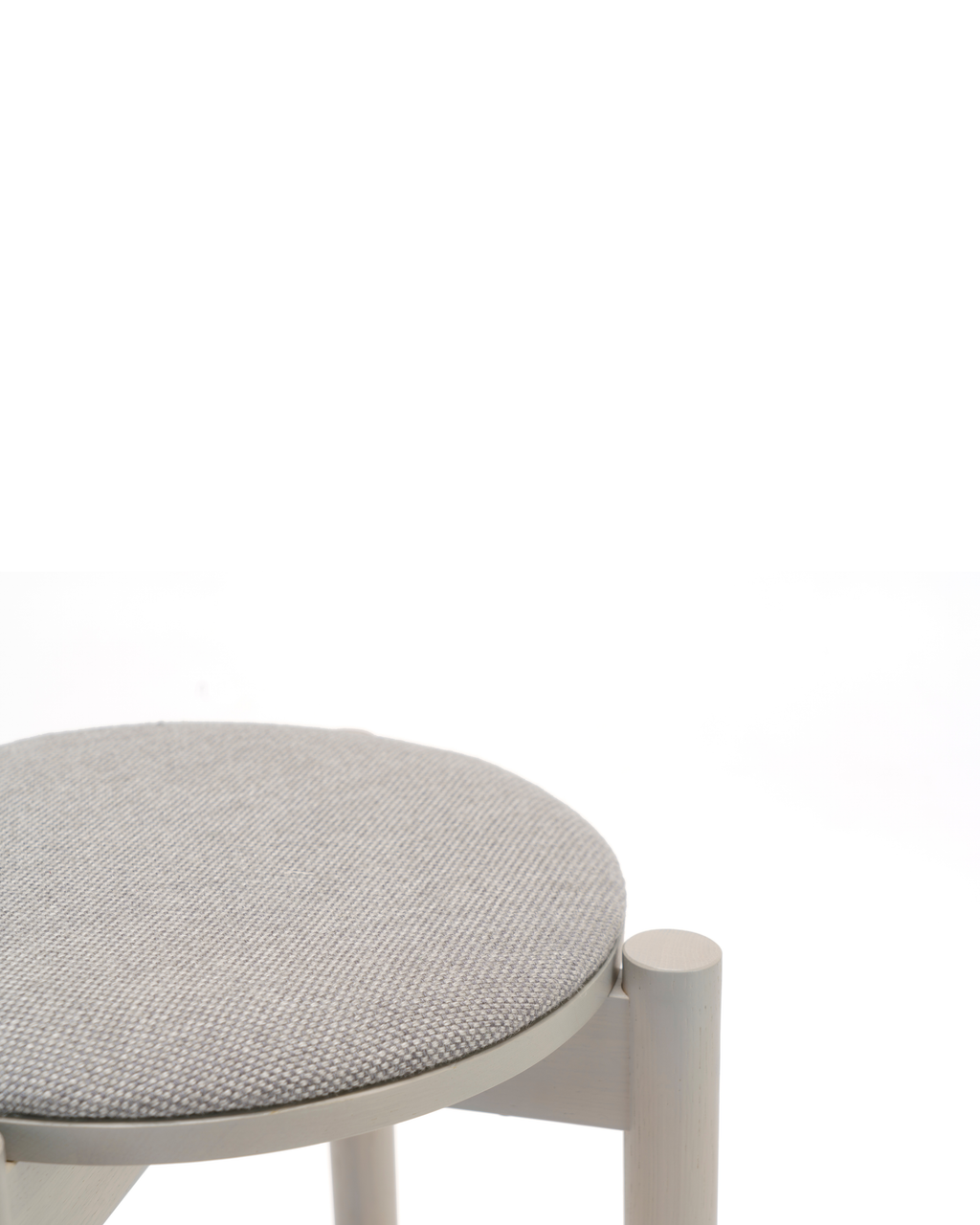 Karimoku New Standard Castor Stool Plus Pad สตูลไม้โอ๊คเบาะบุทรงกลม