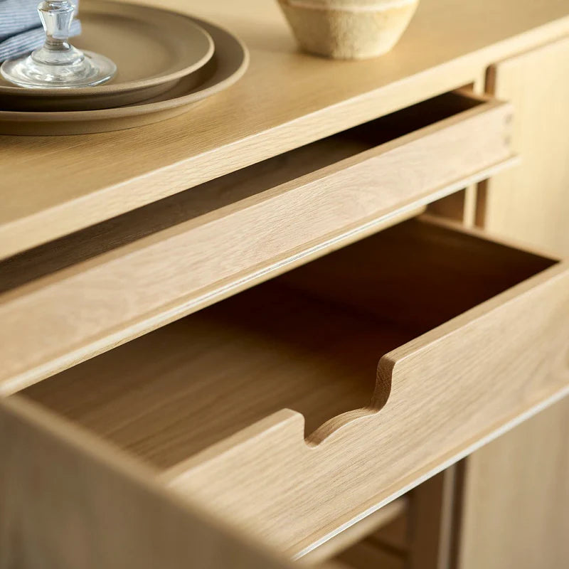 FDB Møbler A232 Sideboard ตู้เก็บของไม้โอ๊คดีไซน์สแกนดิเนเวียนพร้อมรายละเอียดทองเหลือง ออกแบบโดย Børge Mogensen