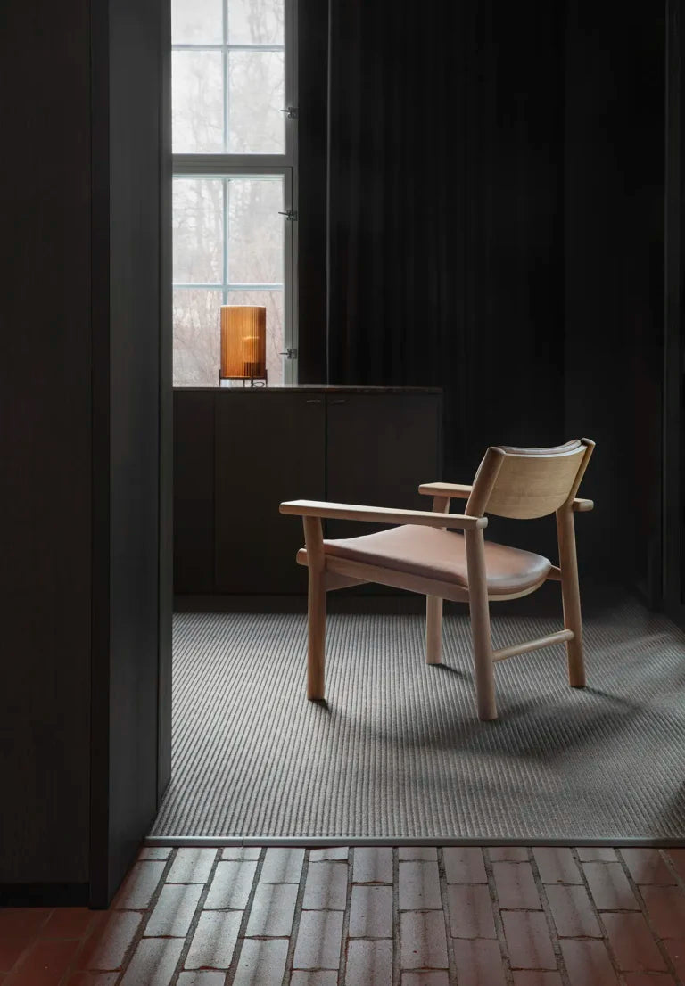 Akademia Lounge Chair