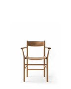 Nikari Akademia Armrest Dining Chair เก้าอี้ ash หรือ oak พร้อม armrests ทรงโค้งและ option upholstered seat ออกแบบโดย Wesley Walters และ Salla Luhtasela
