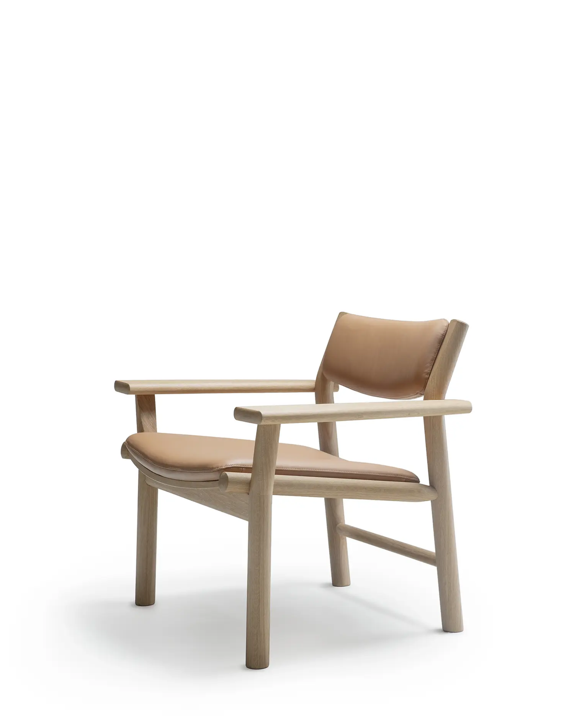 Akademia Lounge Chair