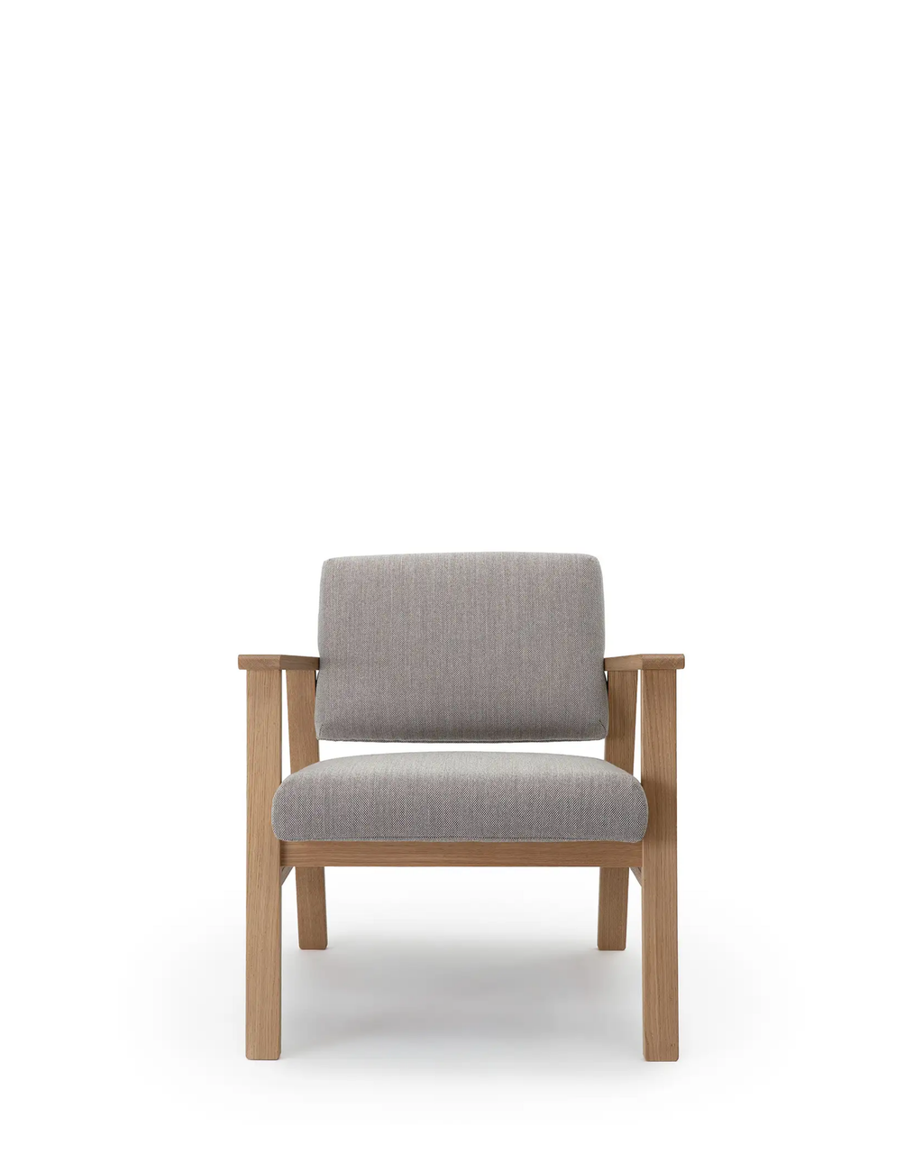 Nikari Archetyp Lounge Chair lounge chair โครง birch, ash หรือ oak พร้อม upholstered seat และ backrest มีทั้งรุ่น Lounge และ Lobby ออกแบบโดย Jasper Morrison