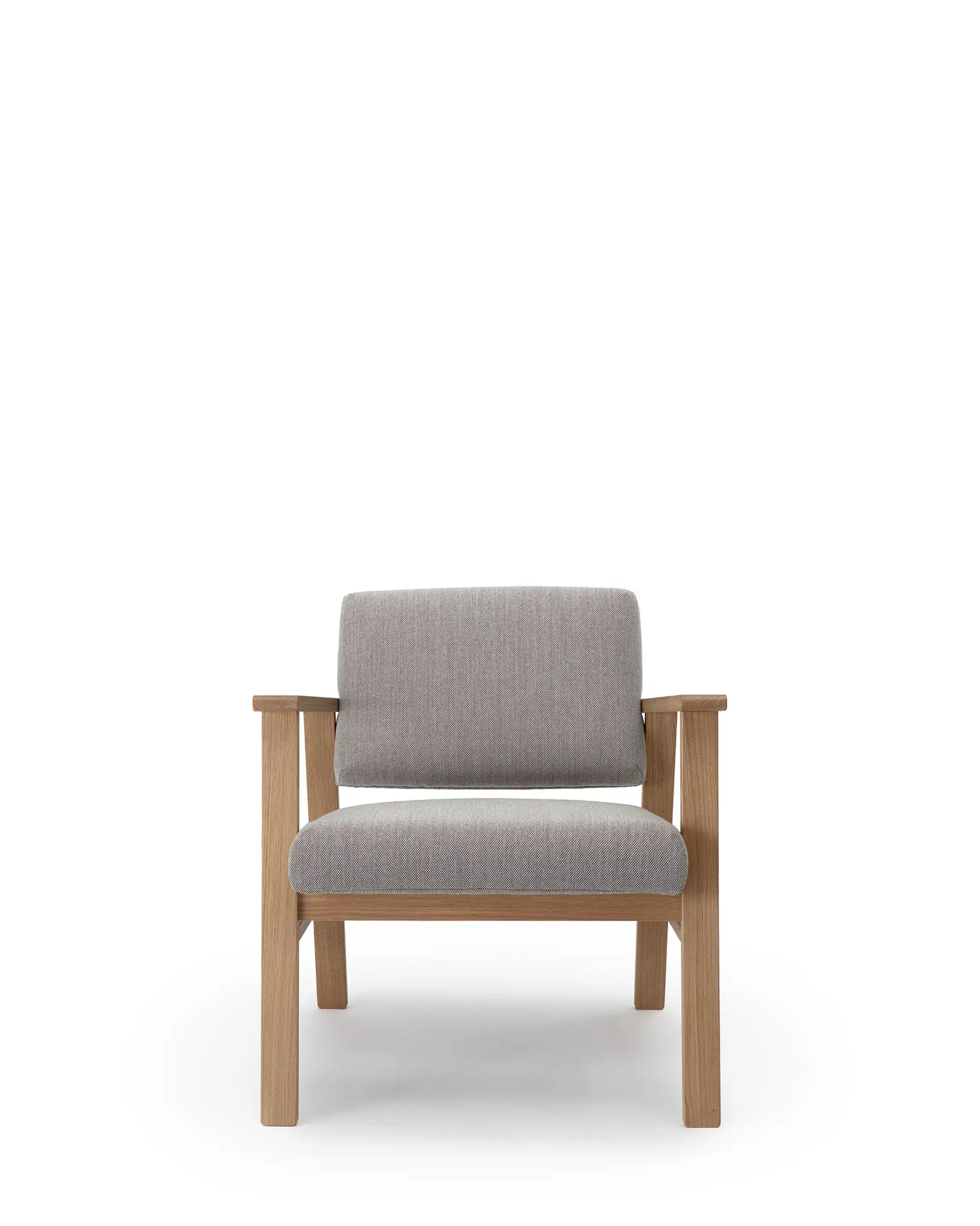 Nikari Archetyp Lounge Chair lounge chair โครง birch, ash หรือ oak พร้อม upholstered seat และ backrest มีทั้งรุ่น Lounge และ Lobby ออกแบบโดย Jasper Morrison