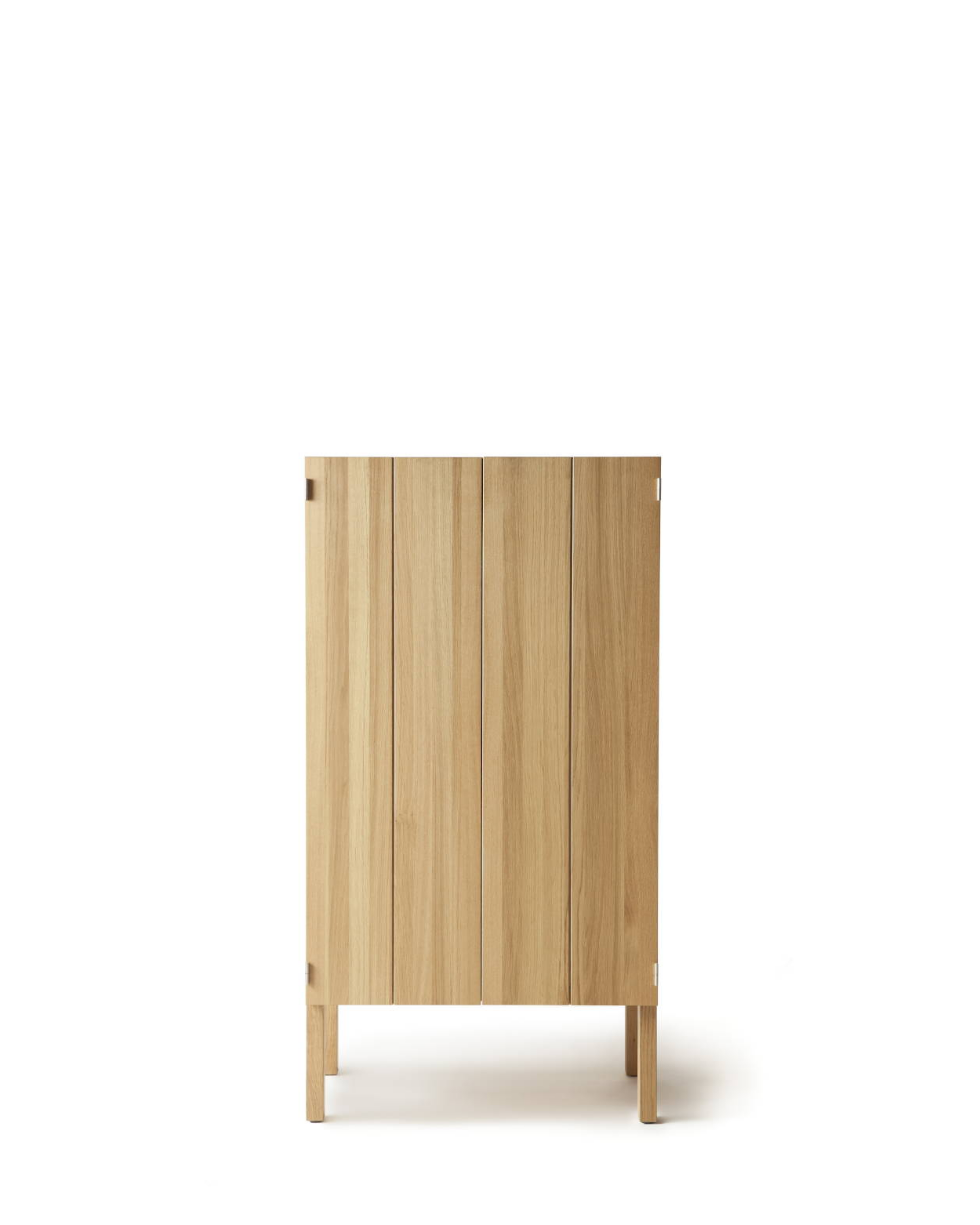 Nikari Arkitecture High Cabinet ตู้สูง birch, ash หรือ oak พร้อมบาน solid wood และชั้นวางสามชั้น ออกแบบโดย Kari Virtanen