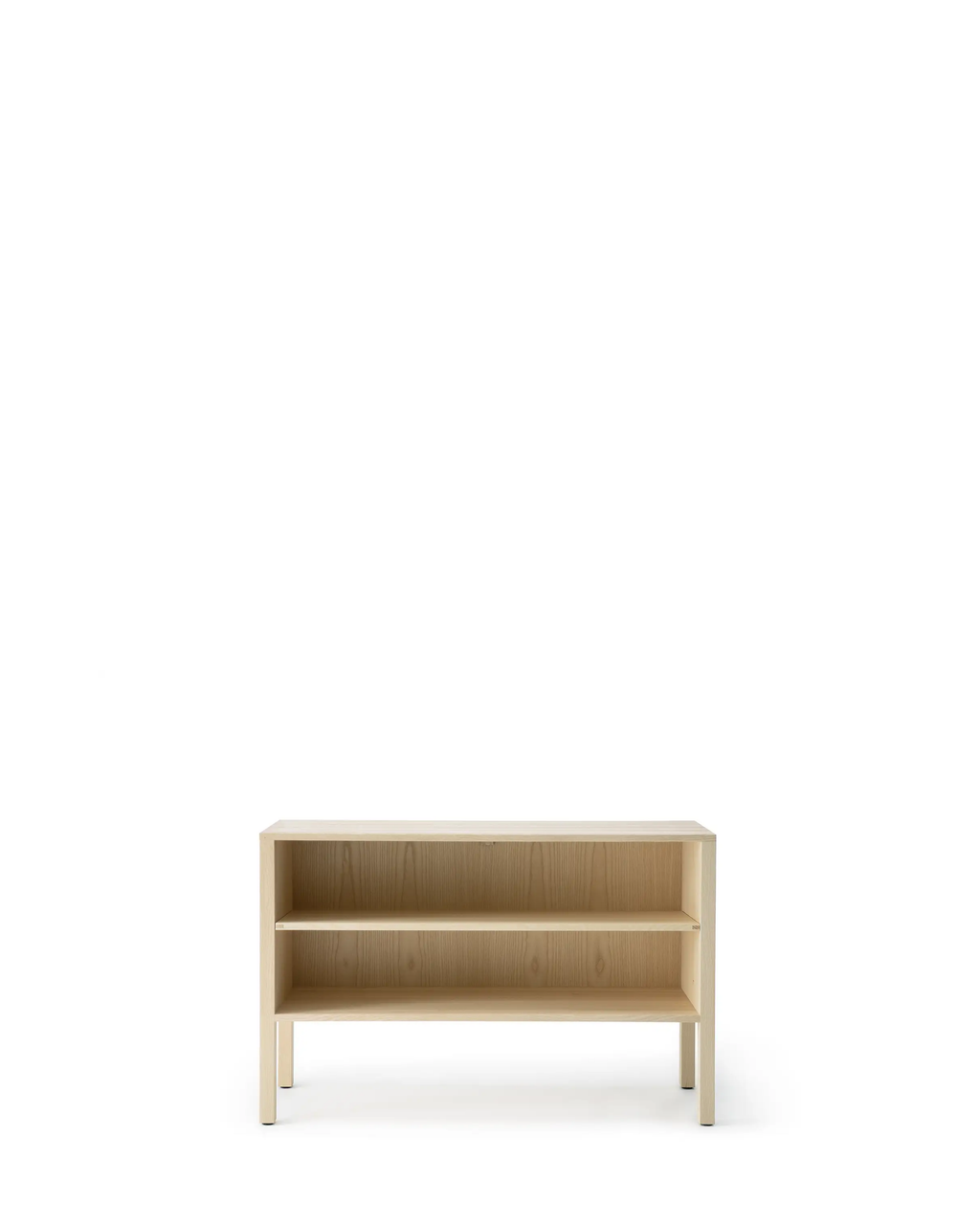 Nikari Arkitecture Low Cabinet ตู้เตี้ย birch, ash หรือ oak มีทั้งรุ่นบานไม้และรุ่น open ออกแบบโดย Kari Virtanen