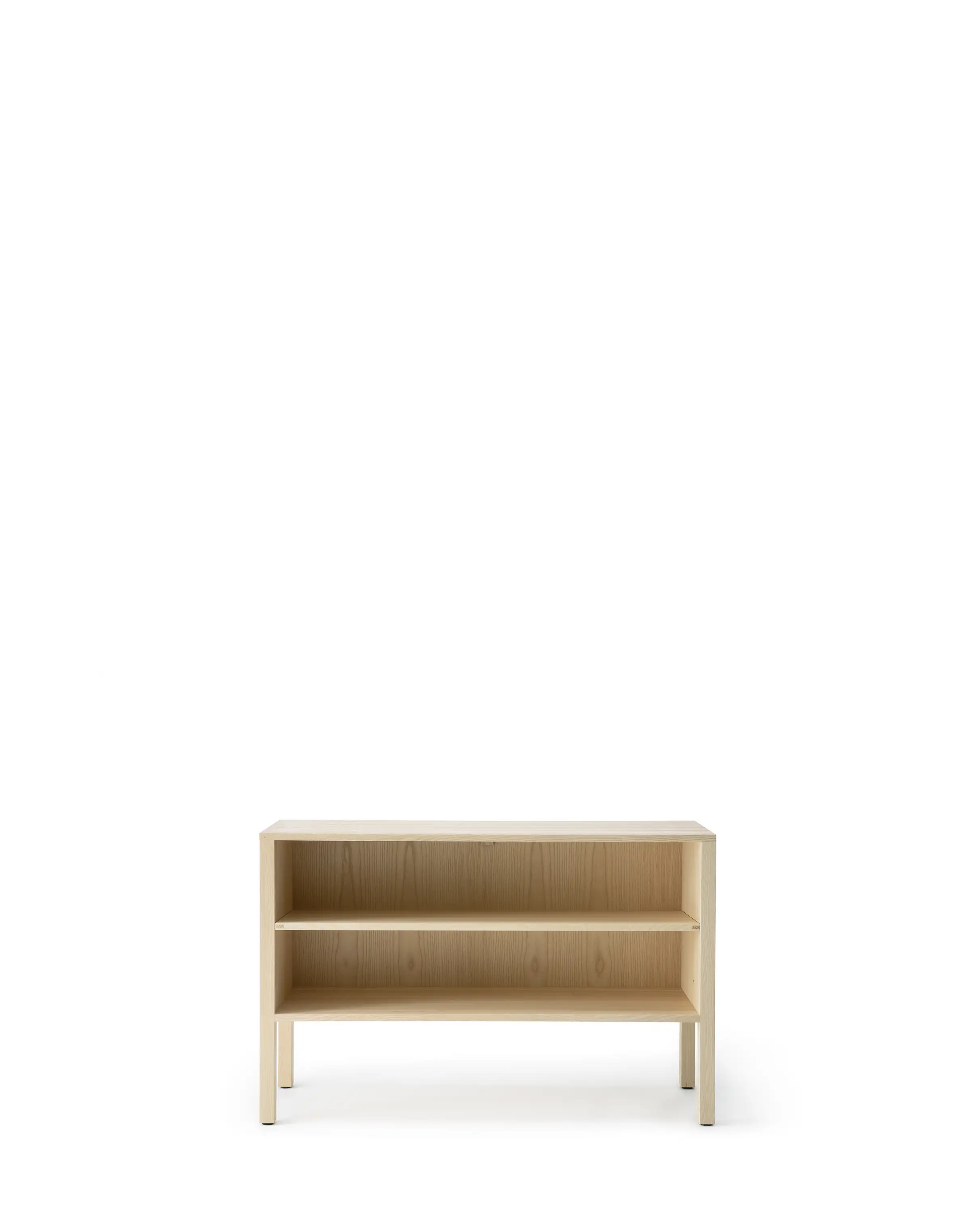 Nikari Arkitecture Low Cabinet ตู้เตี้ย birch, ash หรือ oak มีทั้งรุ่นบานไม้และรุ่น open ออกแบบโดย Kari Virtanen