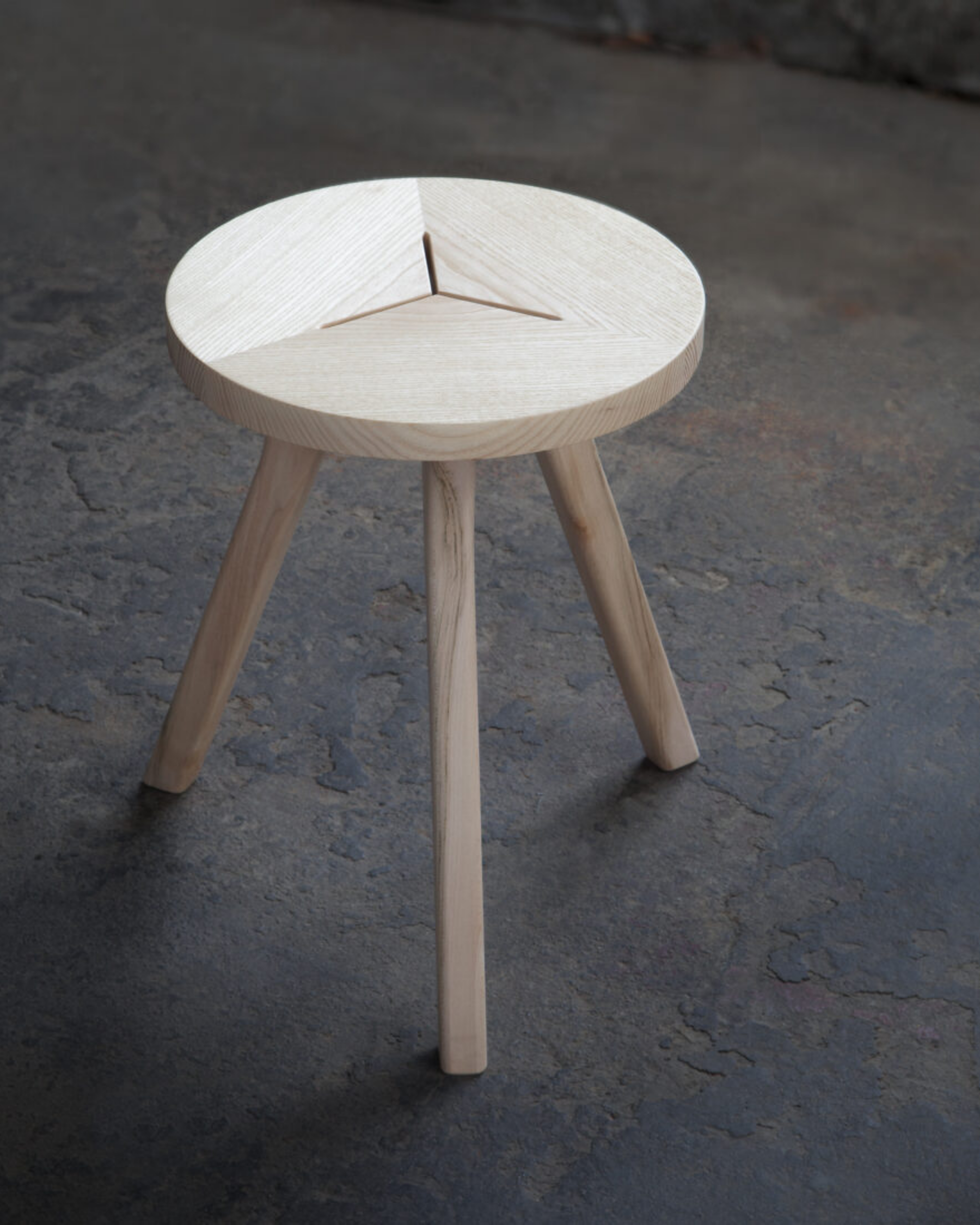 Nikari August Industry Stool Table เฟอร์นิเจอร์ ash ที่ใช้ได้ทั้งเป็น stool และ side table ออกแบบโดย Aamu Song และ Johan Olin