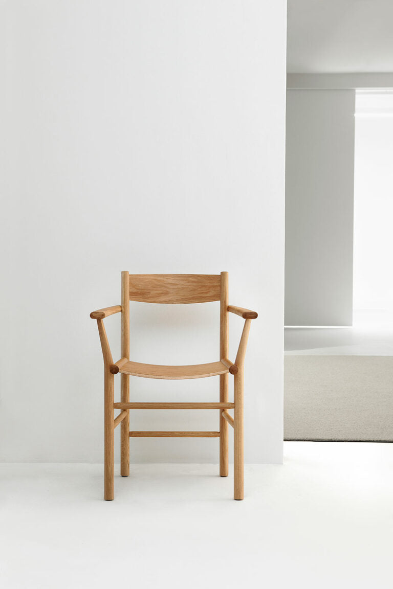 Akademia Armrest Dining Chair