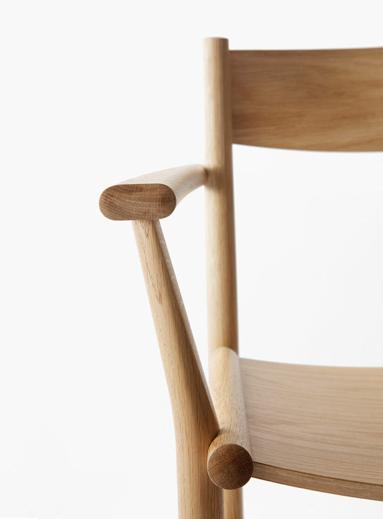 Akademia Armrest Dining Chair