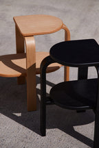 Case Furniture Altura Step Stool สตูลสองระดับ สี Oak และ Black ใช้เป็นสตูลปีน ชั้นวาง หรือโต๊ะข้าง ดีไซน์มินิมอลและแข็งแรง