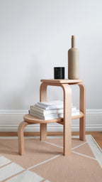 Case Furniture Altura Step Stool สตูลสองระดับ สี Oak และ Black ใช้เป็นสตูลปีน ชั้นวาง หรือโต๊ะข้าง ดีไซน์มินิมอลและแข็งแรง