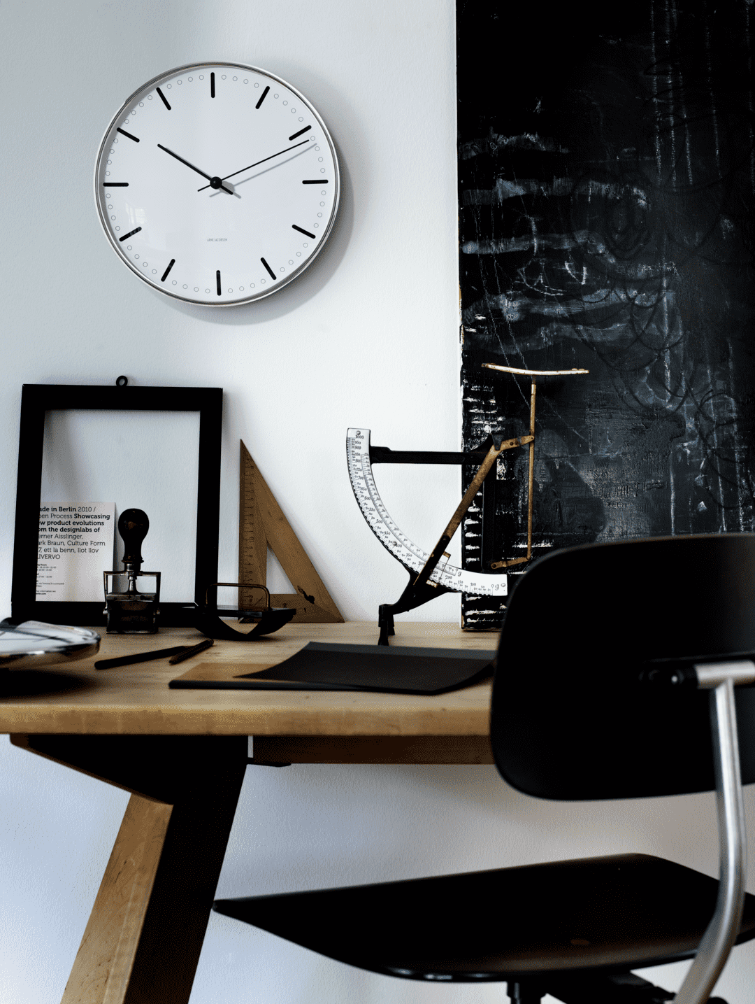 นาฬิกาแขวนผนัง Arne Jacobsen City Hall ดีไซน์มินิมอล คลาสสิกเรียบง่าย สไตล์เดนมาร์ก จัดจำหน่ายโดย Old Pine Trees