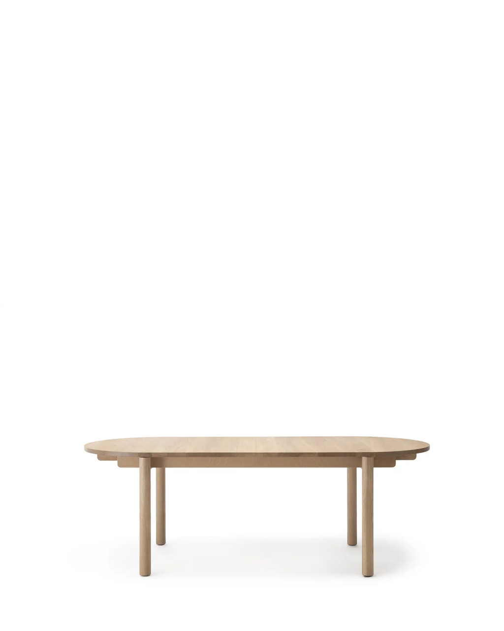 Nikari Basic Extendable Oval Table โต๊ะต่อขยายทรง oval ใน oak หรือ ash พร้อมแผ่นต่อที่เก็บภายในตัวโต๊ะ ออกแบบโดย Jenni Roininen