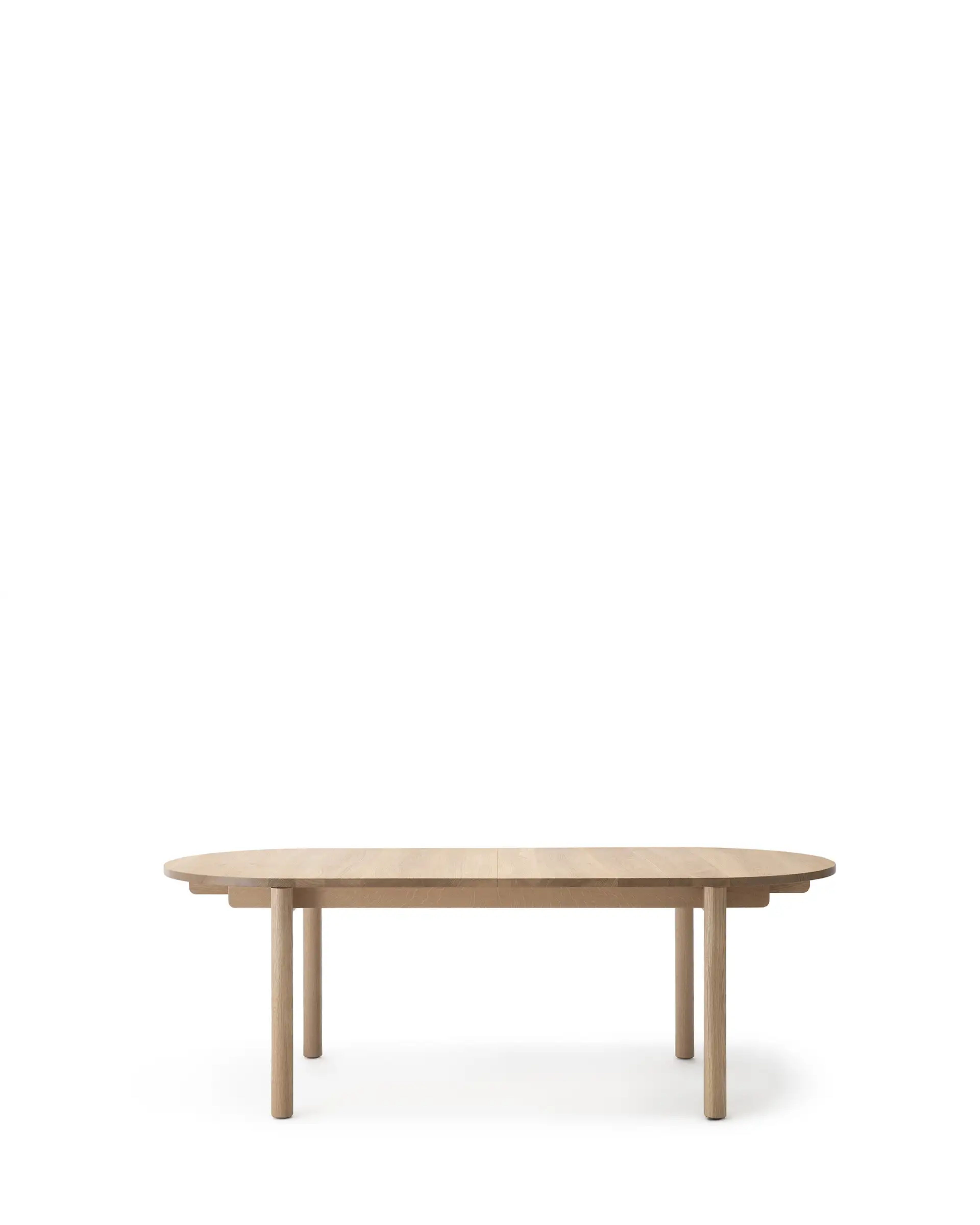 Nikari Basic Extendable Oval Table โต๊ะต่อขยายทรง oval ใน oak หรือ ash พร้อมแผ่นต่อที่เก็บภายในตัวโต๊ะ ออกแบบโดย Jenni Roininen