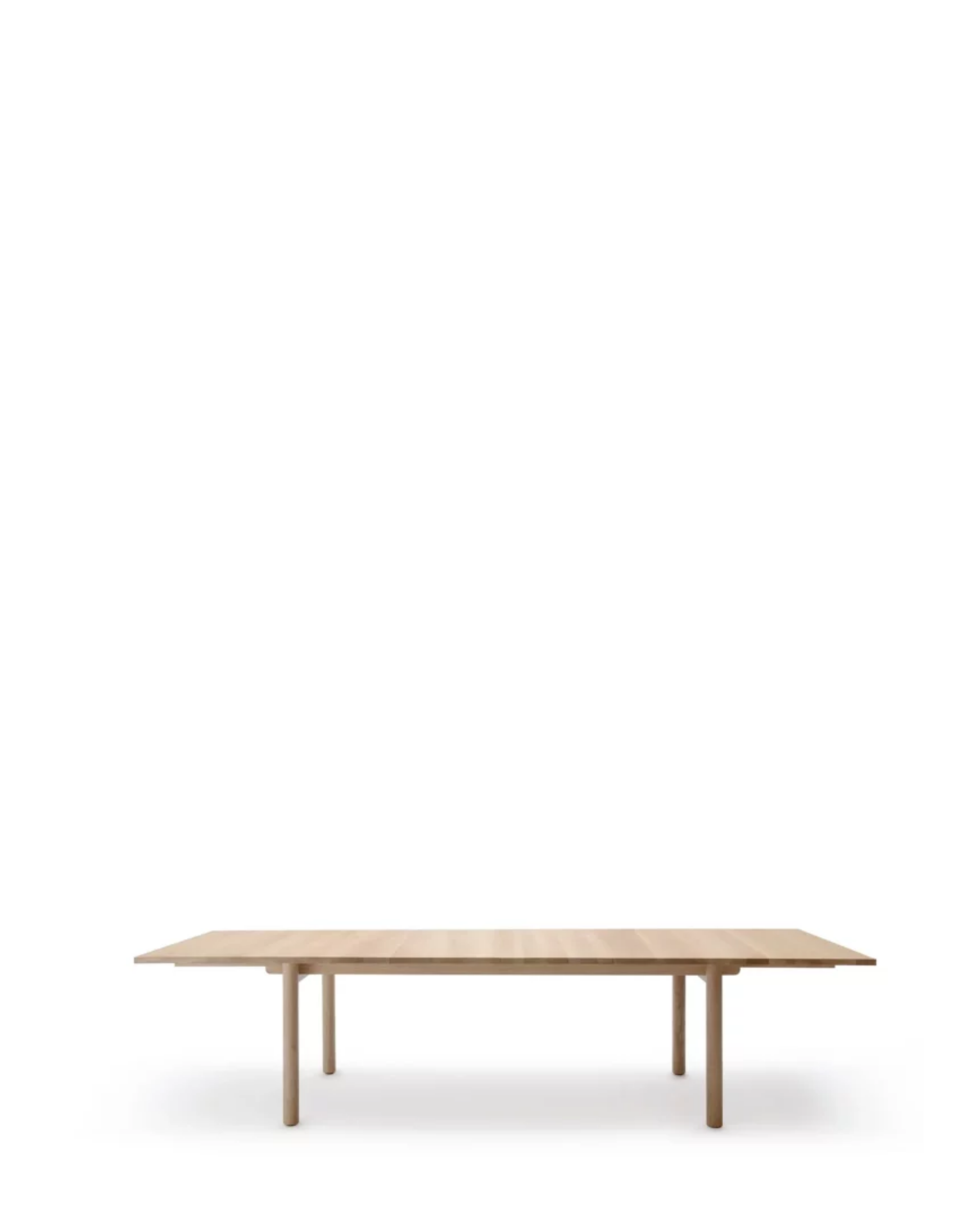 Nikari Basic Extendable Straight Table โต๊ะต่อขยาย ash หรือ oak พร้อมแผ่นต่อสองชิ้นที่เก็บไว้ภายในตัวโต๊ะ ออกแบบโดย Jenni Roininen