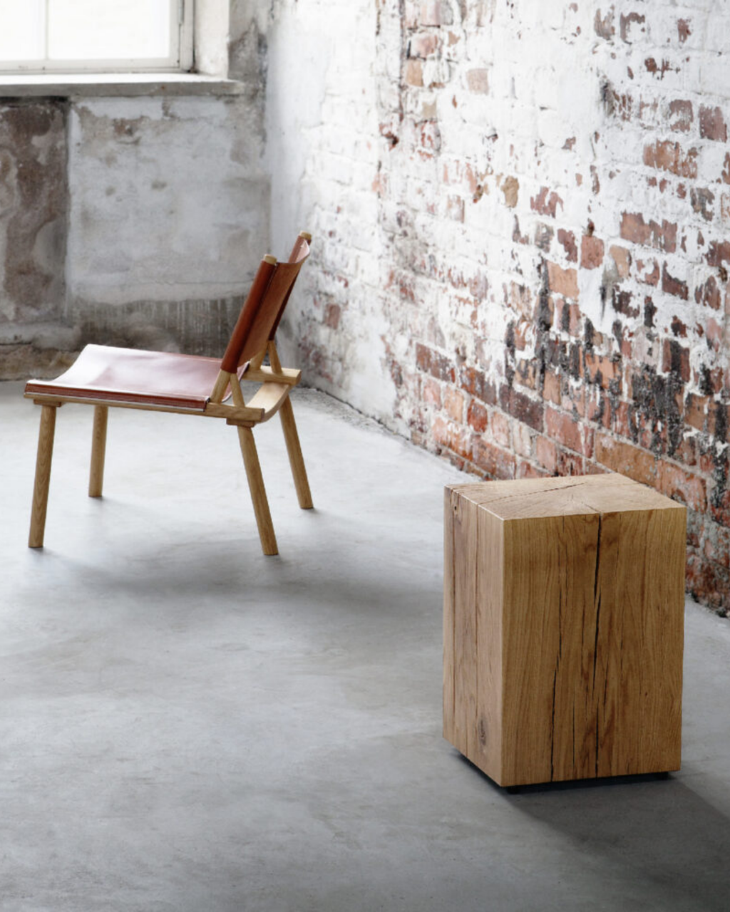 Nikari Biennale Stool Table เฟอร์นิเจอร์ solid oak ที่ใช้ได้ทั้งเป็น stool และ side table ออกแบบโดย Kari Virtanen