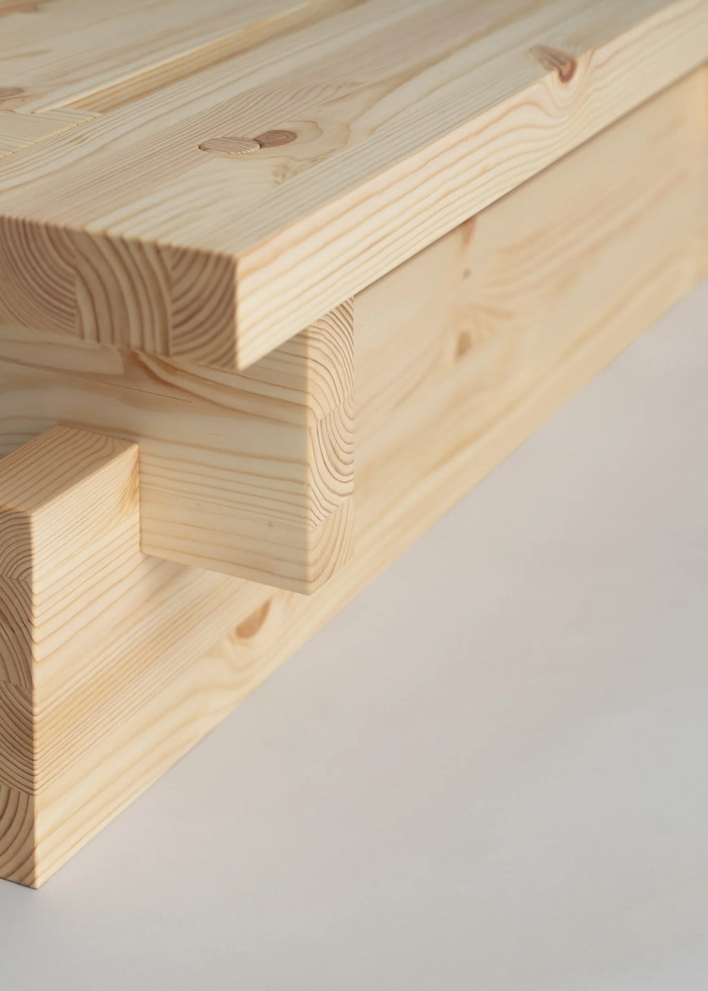 Vaarnii 017 Aamu Bed Frame โครงเตียงไม้ pine โครงสร้างประกอบแบบไม่ใช้สกรู