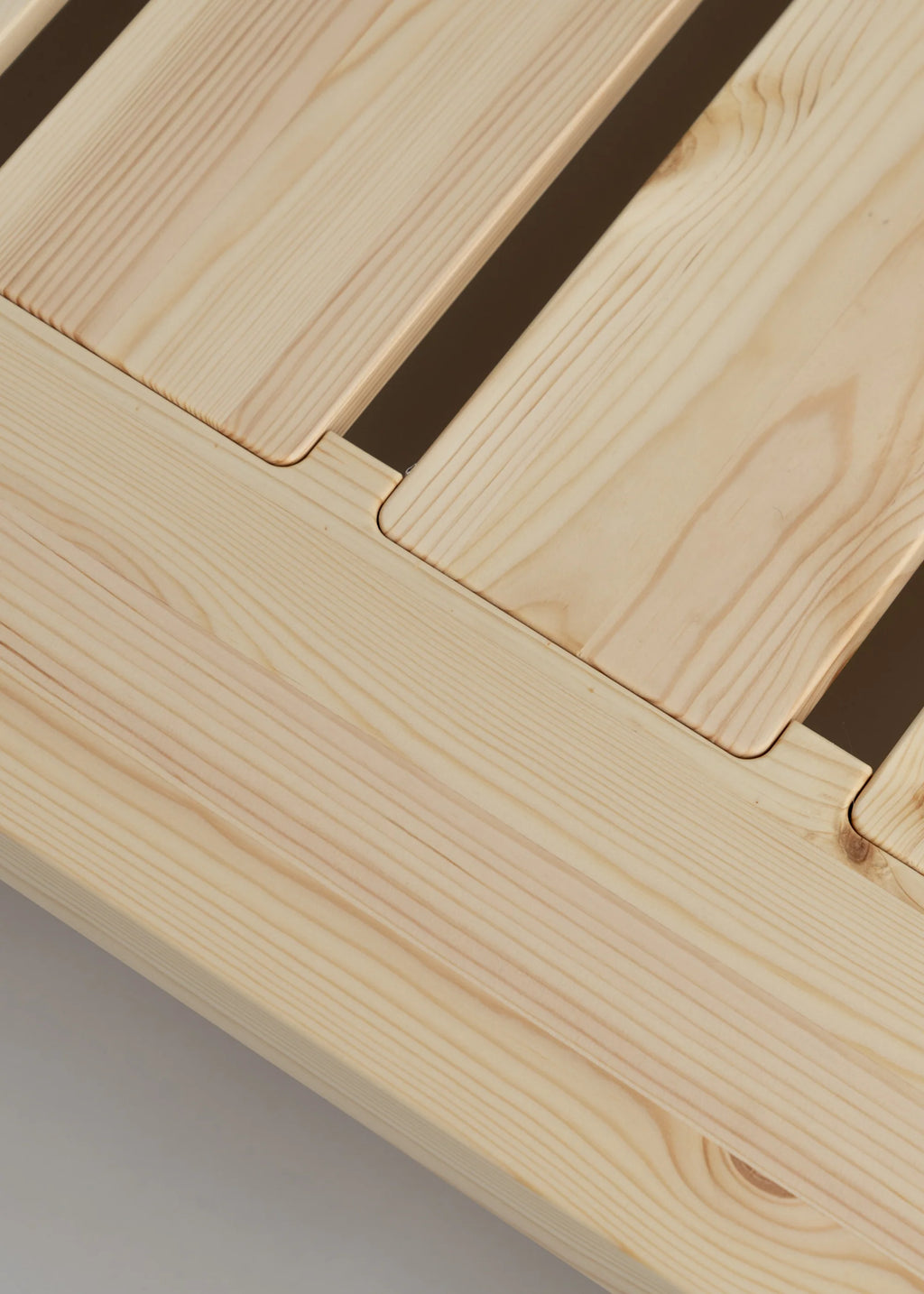 Vaarnii 017 Aamu Bed Frame โครงเตียงไม้ pine โครงสร้างประกอบแบบไม่ใช้สกรู