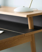 FDB Møbler C68 Nørrebro Desk โต๊ะทำงานไม้โอ๊กพร้อมชั้นวางยกสูง และท็อปลิโนเลียมสองสี Mushroom และ Nero ออกแบบโดย Isabel Ahm