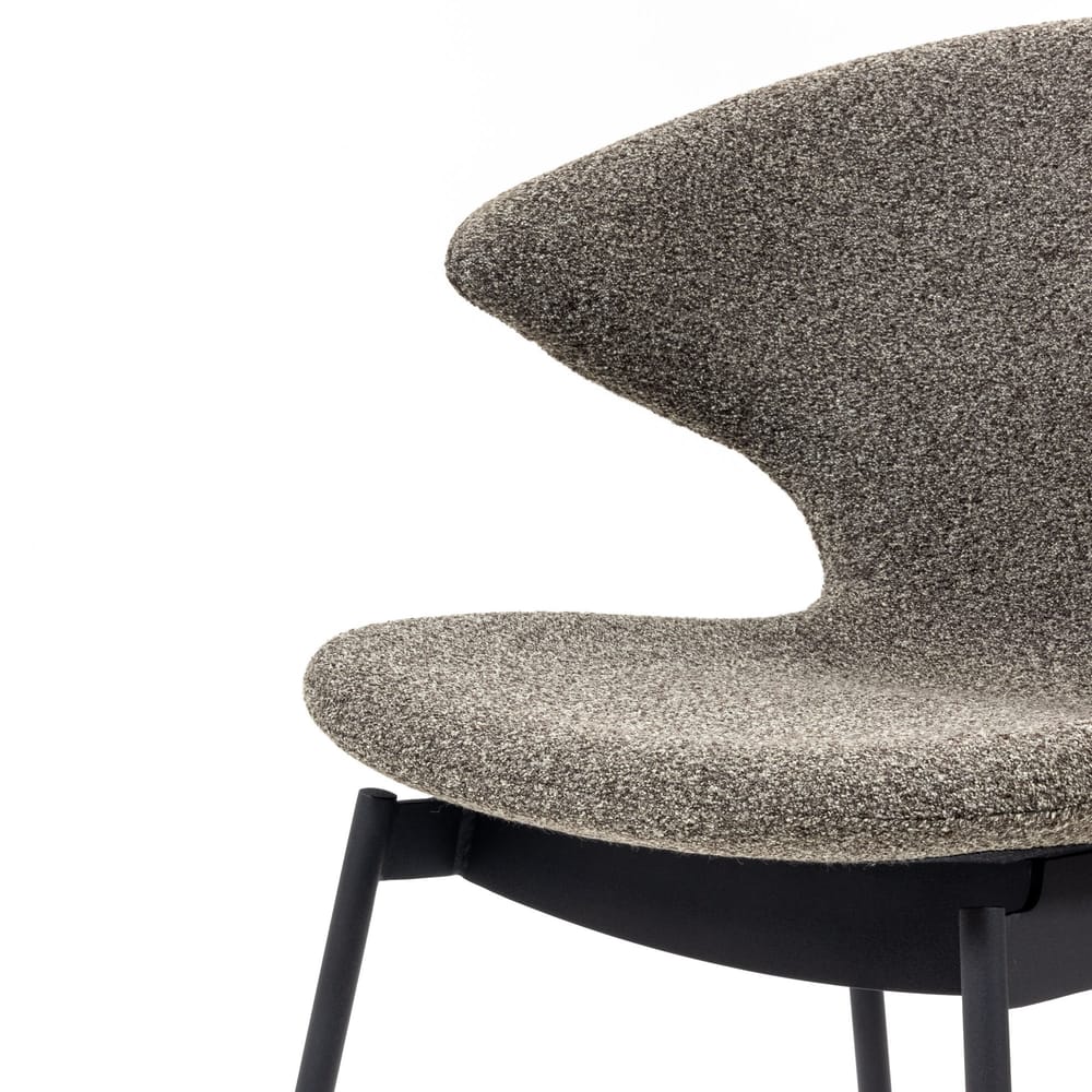 Case Furniture Ella Dining Chair เก้าอี้รับประทานอาหารดีไซน์โค้งล้อมตัว บุผ้า Fine Bouclé สี Pepper หรือ Sable พร้อมฐานให้เลือกทั้งเหล็กดำ สเตนเลส ไม้โอ๊ค และไม้วอลนัต