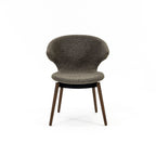 Case Furniture Ella Dining Chair เก้าอี้รับประทานอาหารดีไซน์โค้งล้อมตัว บุผ้า Fine Bouclé สี Pepper หรือ Sable พร้อมฐานให้เลือกทั้งเหล็กดำ สเตนเลส ไม้โอ๊ค และไม้วอลนัต