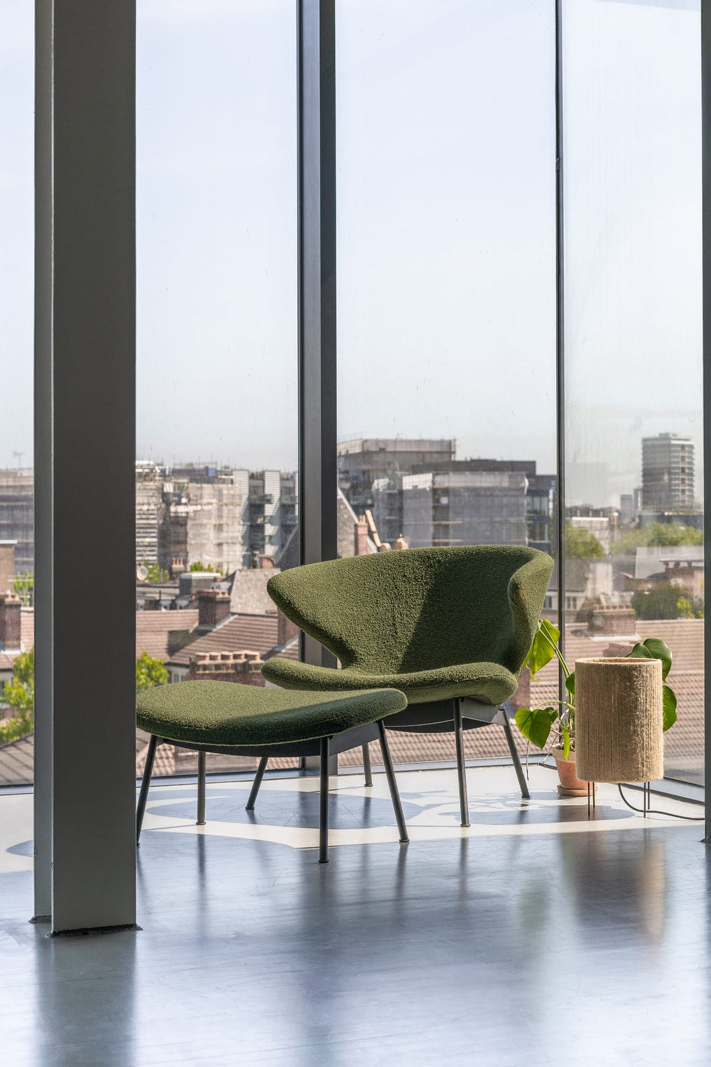 Case Furniture Ella Ottoman สตูลพักเท้าทรงโมเดิร์น หุ้มผ้า Bouclé เนื้อนุ่ม พร้อมฐานให้เลือก 4 แบบ ทั้งเหล็กดำ สเตนเลส ไม้โอ๊ค และไม้วัลนัต ออกแบบโดย Matthew Hilton ใช้คู่กับ Ella Lounge Chair