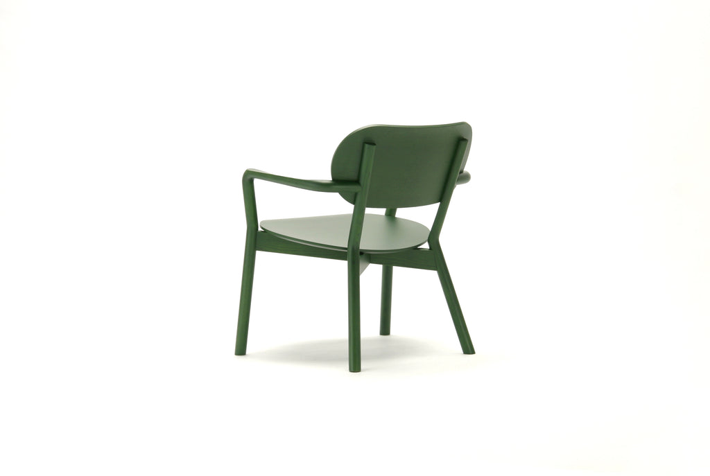Karimoku New Standard Castor Low Chair เก้าอี้เลานจ์ไม้โอ๊คญี่ปุ่นดีไซน์เรียบ สำหรับมุมนั่งเล่นและพื้นที่พักผ่อน