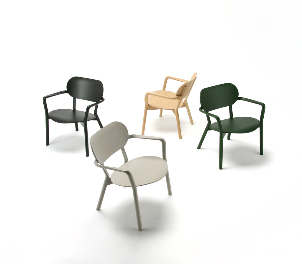 Karimoku New Standard Castor Low Chair เก้าอี้เลานจ์ไม้โอ๊คญี่ปุ่นดีไซน์เรียบ สำหรับมุมนั่งเล่นและพื้นที่พักผ่อน