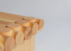 Vaarnii 004 Coffee Table โต๊ะกลางไม้ pine โครงสร้างขนาดใหญ่ พร้อมรายละเอียดรอยต่อไม้แบบเด่นชัด