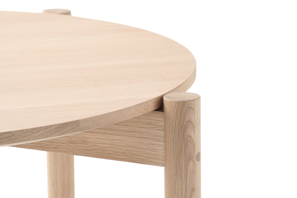 Karimoku New Standard Castor Table Round 85 โต๊ะไม้โอ๊คญี่ปุ่นทรงกลม ดีไซน์มินิมอลโดย BIG-GAME