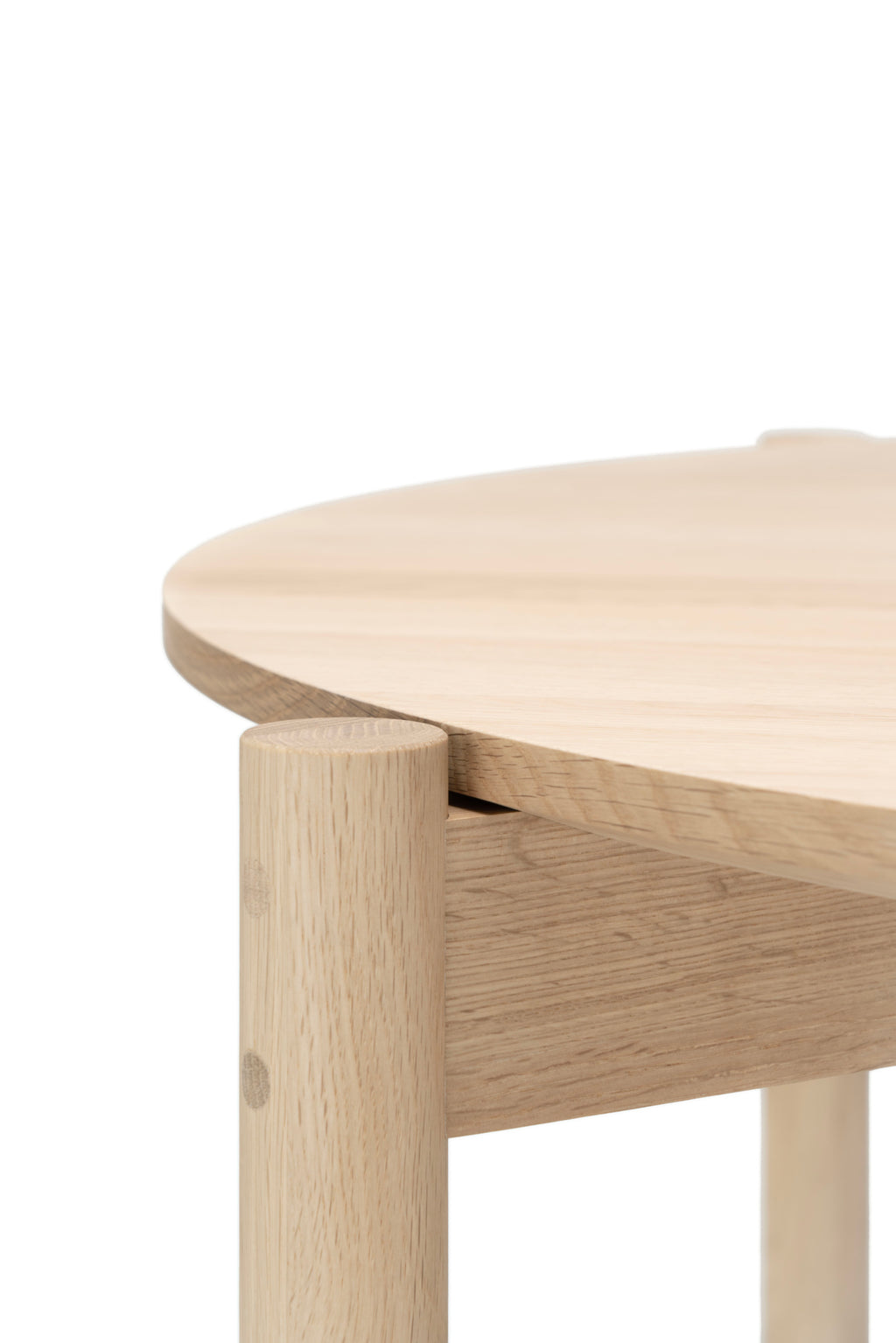 Karimoku New Standard Castor Table Round 110 โต๊ะไม้โอ๊คญี่ปุ่นทรงกลม ดีไซน์มินิมอลโดย BIG-GAME
