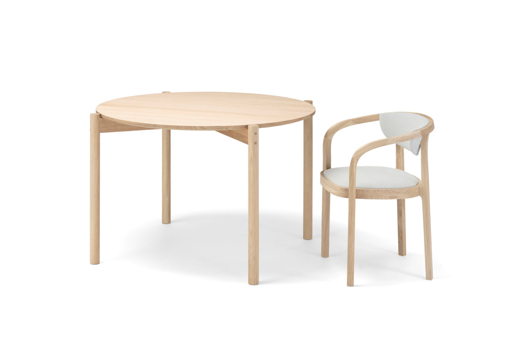 Karimoku New Standard Castor Table Round 110 โต๊ะไม้โอ๊คญี่ปุ่นทรงกลม ดีไซน์มินิมอลโดย BIG-GAME