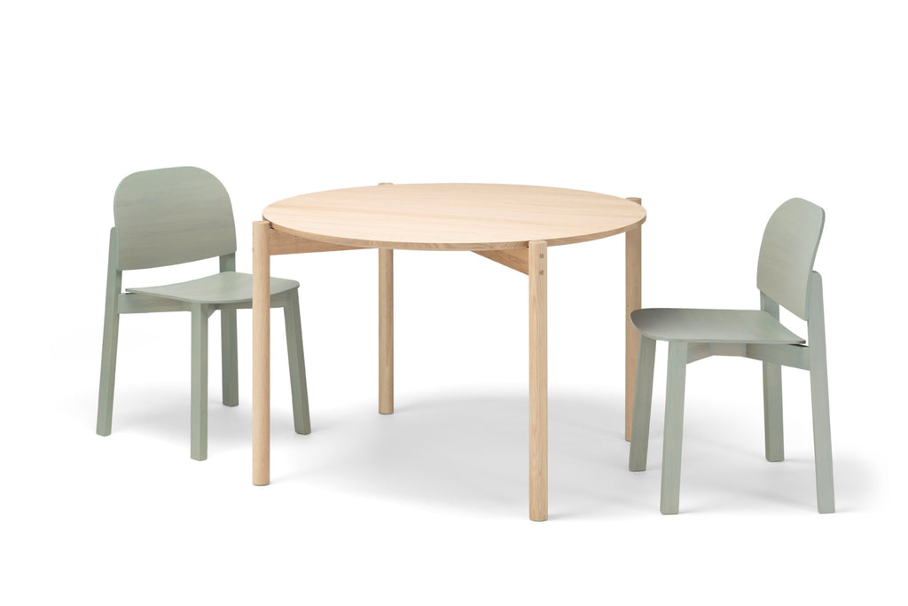 Karimoku New Standard Castor Table Round 110 โต๊ะไม้โอ๊คญี่ปุ่นทรงกลม ดีไซน์มินิมอลโดย BIG-GAME