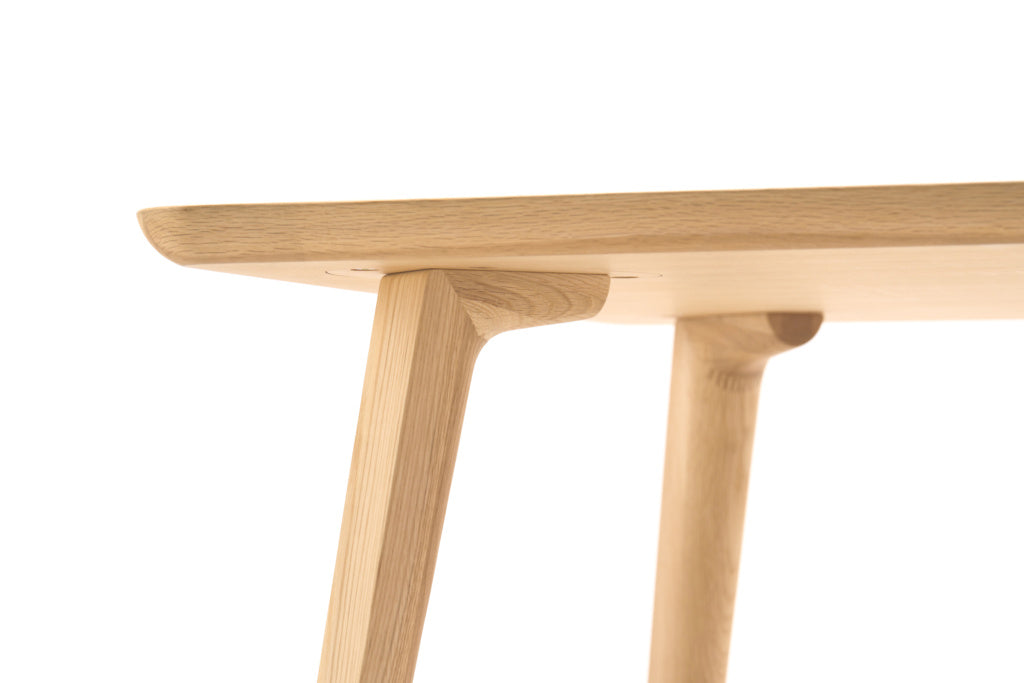 Karimoku New Standard Scout Table 180 โต๊ะอาหารไม้โอ๊คดีไซน์มินิมอล ออกแบบโดย Christian Haas