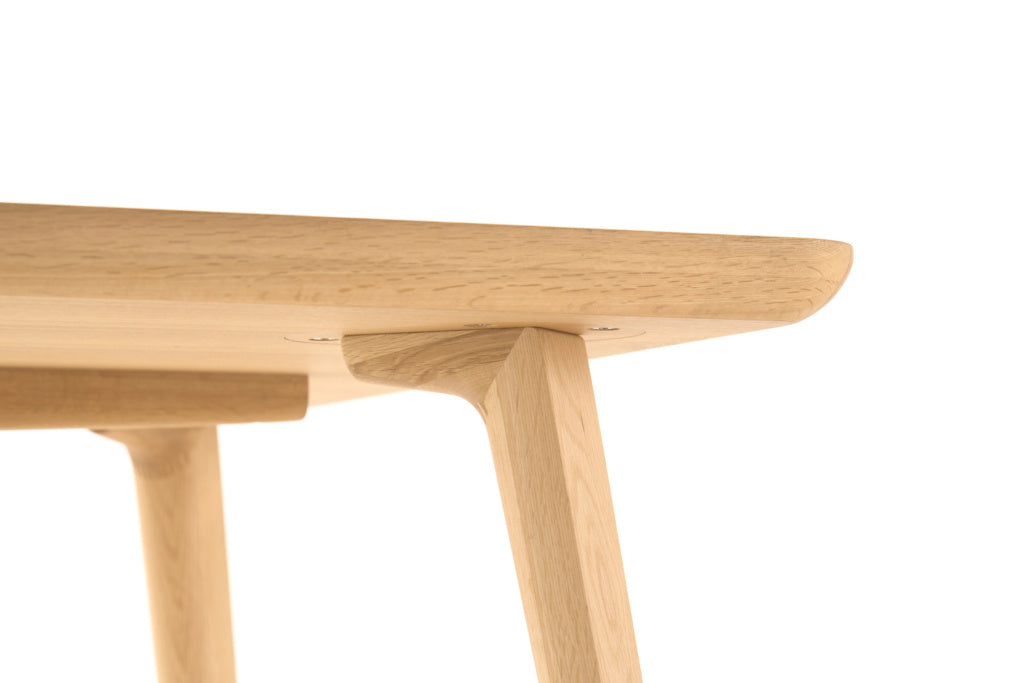 Karimoku New Standard Scout Table 240 โต๊ะอาหารไม้โอ๊คขนาดใหญ่ดีไซน์มินิมอล ออกแบบโดย Christian Haas