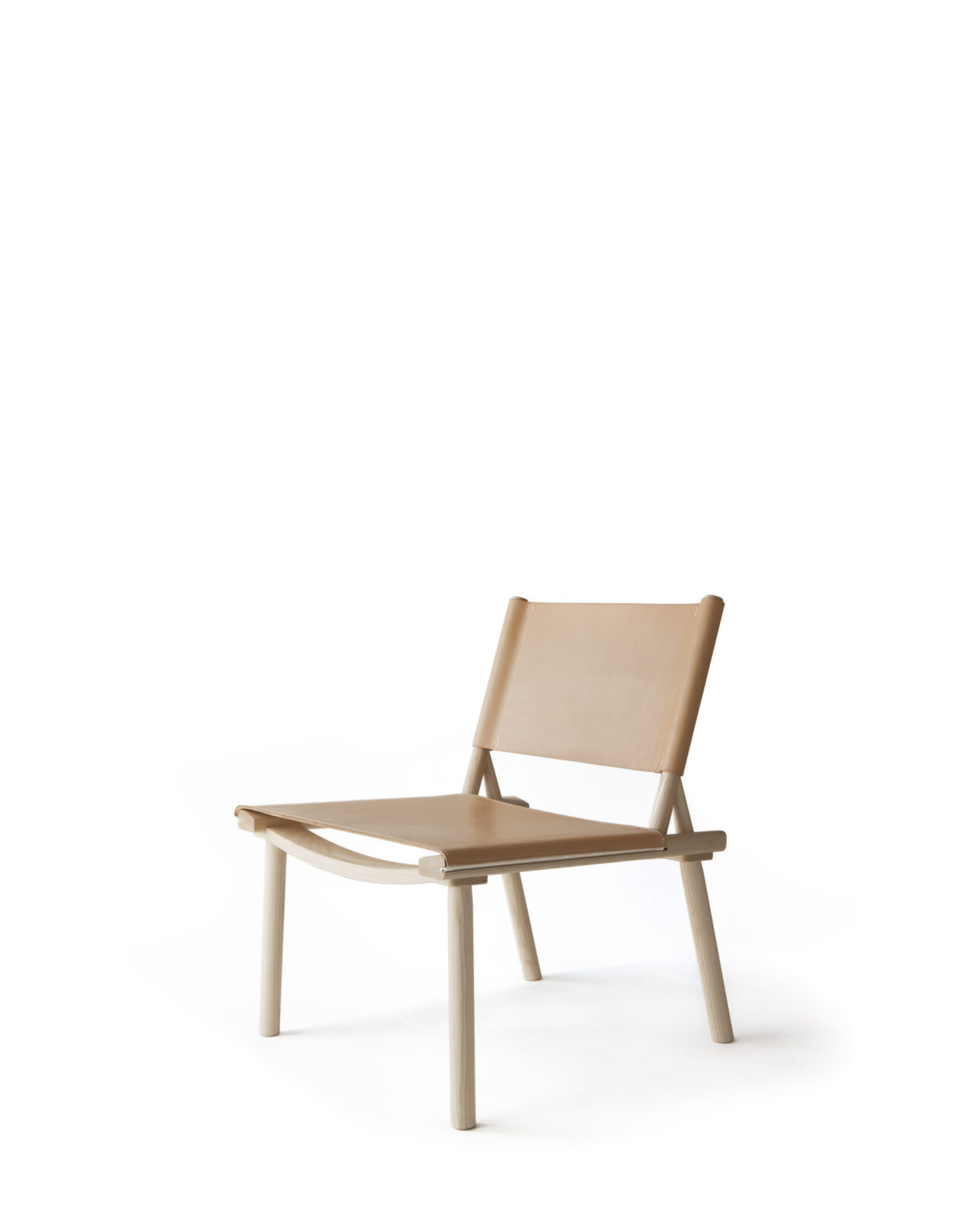 Nikari December Chair lounge chair โครง ash หรือ oak พร้อม linen canvas หรือ natural-tanned leather ออกแบบโดย Jasper Morrison และ Wataru Kumano