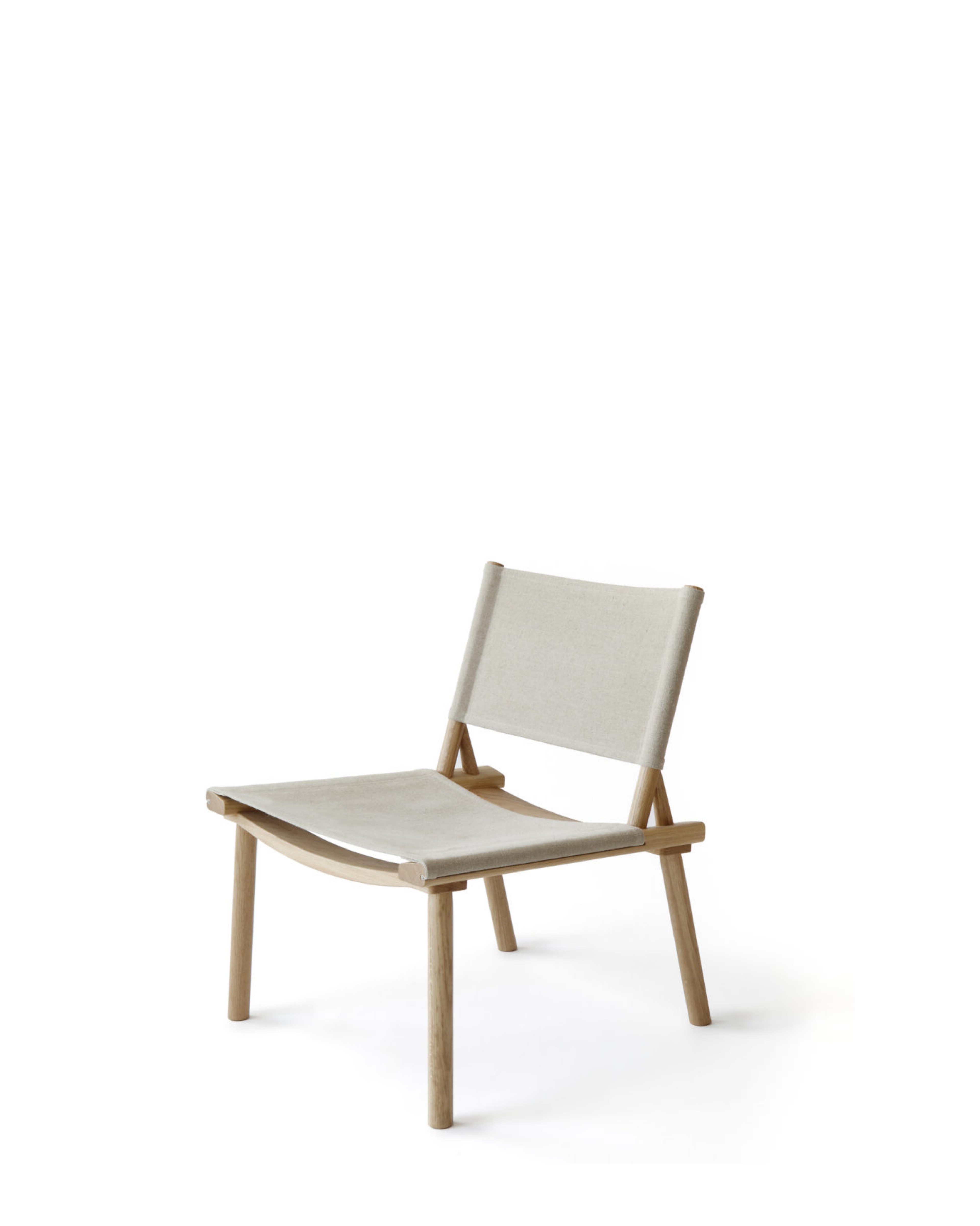 Nikari December Chair lounge chair โครง ash หรือ oak พร้อม linen canvas หรือ natural-tanned leather ออกแบบโดย Jasper Morrison และ Wataru Kumano
