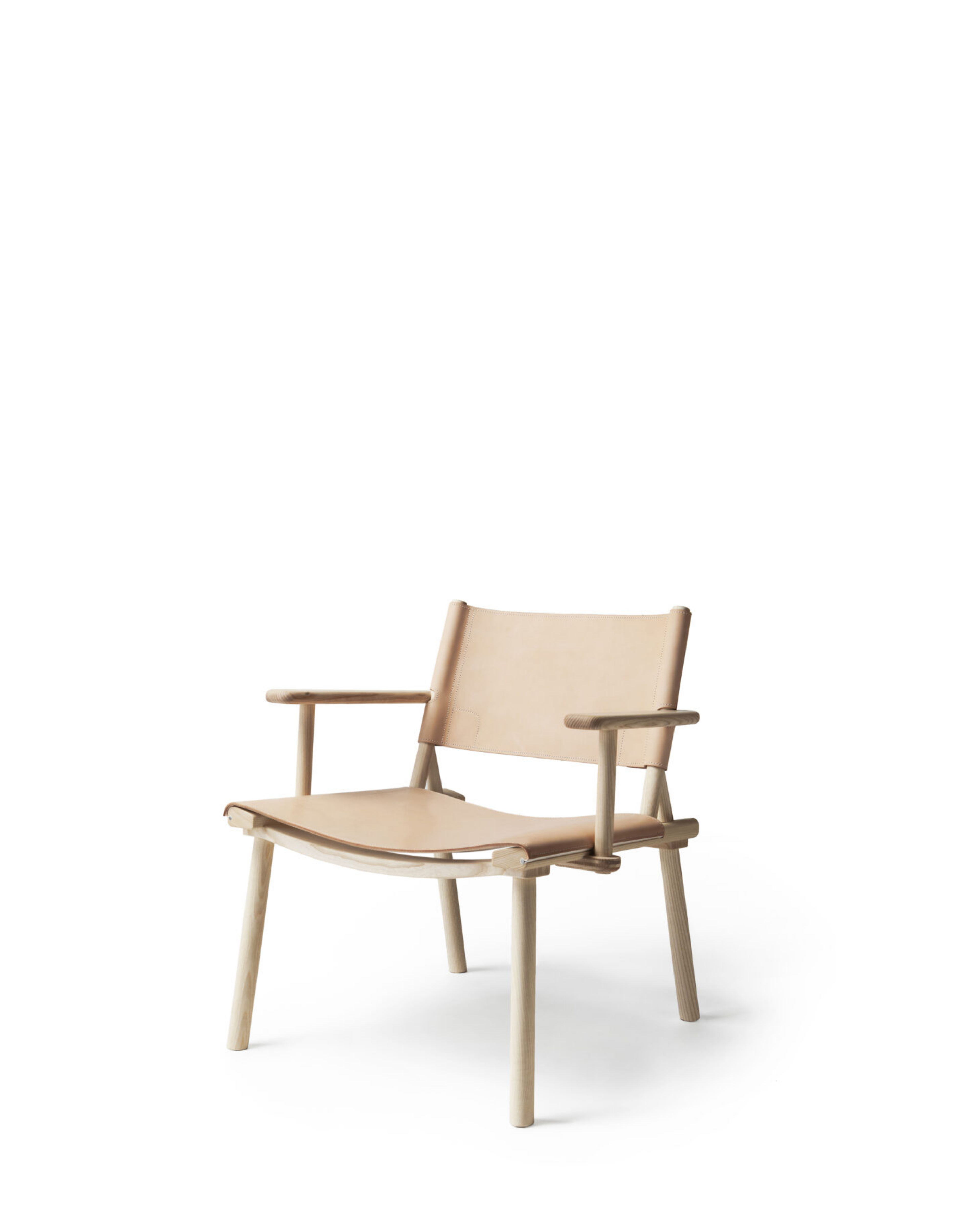 Nikari December Lounge Chair เก้าอี้ lounge chair โครง ash หรือ oak พร้อม linen canvas หรือ natural-tanned leather ออกแบบโดย Jasper Morrison และ Wataru Kumano