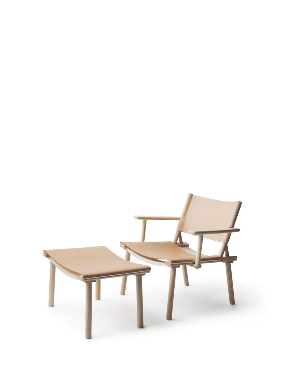 Nikari December Ottoman ottoman โครง ash หรือ oak พร้อม linen canvas หรือ natural-tanned leather ออกแบบโดย Jasper Morrison และ Wataru Kumano