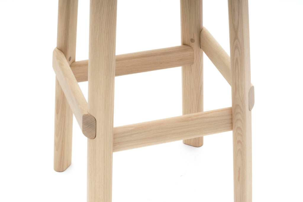 Karimoku New Standard Archive Barstool High สตูลบาร์ไม้โอ๊คดีไซน์มินิมอล ออกแบบโดย Christian Haas
