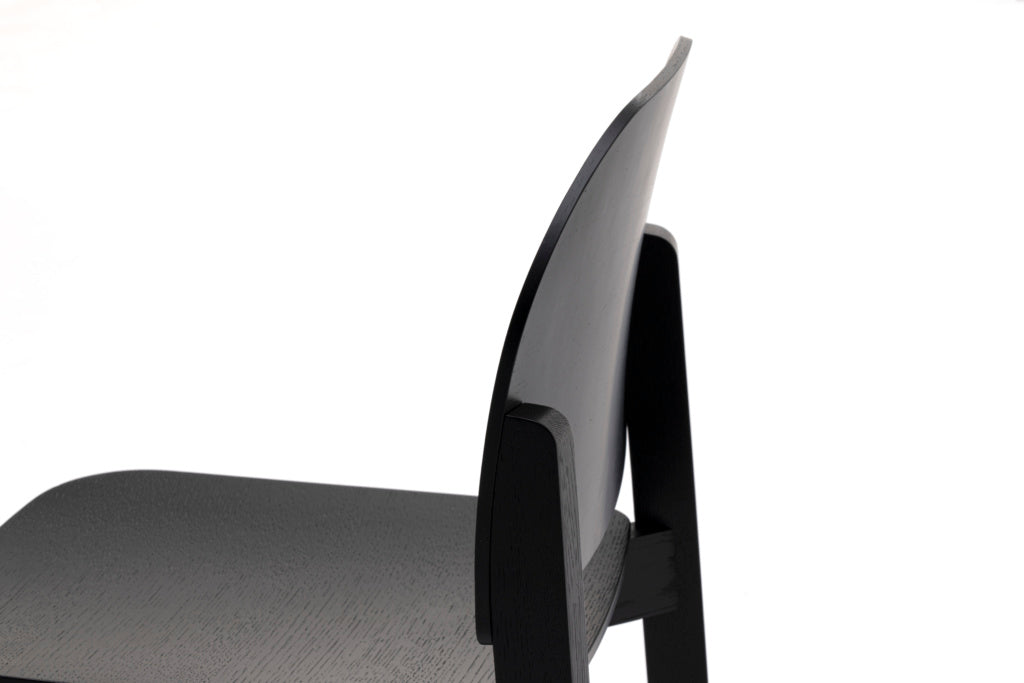 Karimoku New Standard Polar Chair เก้าอี้ไม้โอ๊คที่นั่งไม้อัดดัดโค้ง ออกแบบโดย Moritz Schlatter