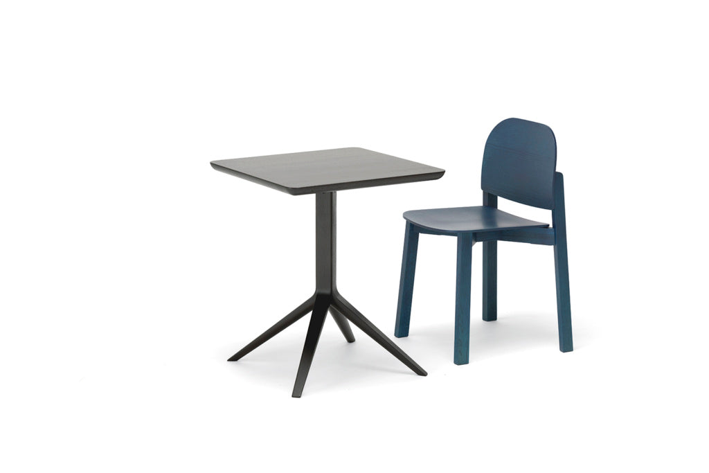 Karimoku New Standard Scout Bistro Table Square โต๊ะไม้โอ๊คขากลางหน้าโต๊ะสี่เหลี่ยมดีไซน์มินิมอล ออกแบบโดย Christian Haas