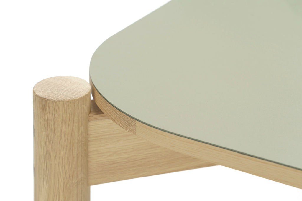 Karimoku New Standard Castor Table Linoleum 150 โต๊ะไม้โอ๊คหน้า linoleum สี olive ดีไซน์มินิมอล
