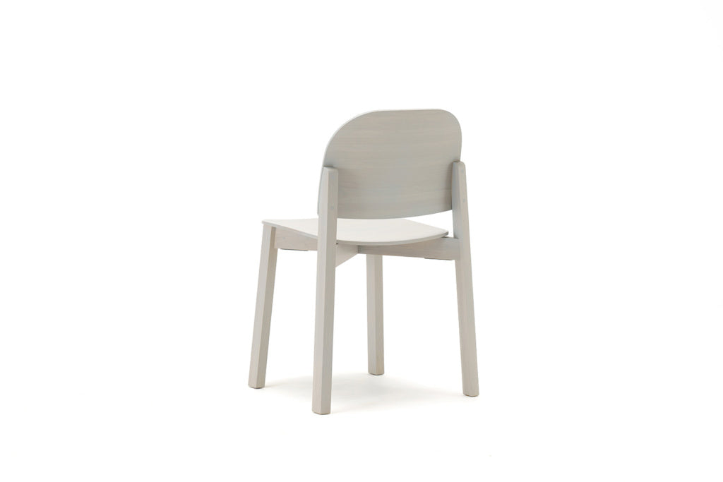 Karimoku New Standard Polar Chair เก้าอี้ไม้โอ๊คที่นั่งไม้อัดดัดโค้ง ออกแบบโดย Moritz Schlatter