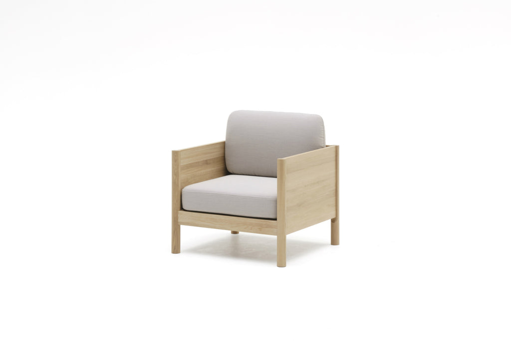 Karimoku New Standard Castor Lobby Sofa 1-Seater โซฟาไม้โอ๊คญี่ปุ่นดีไซน์มินิมอลโดย BIG-GAME