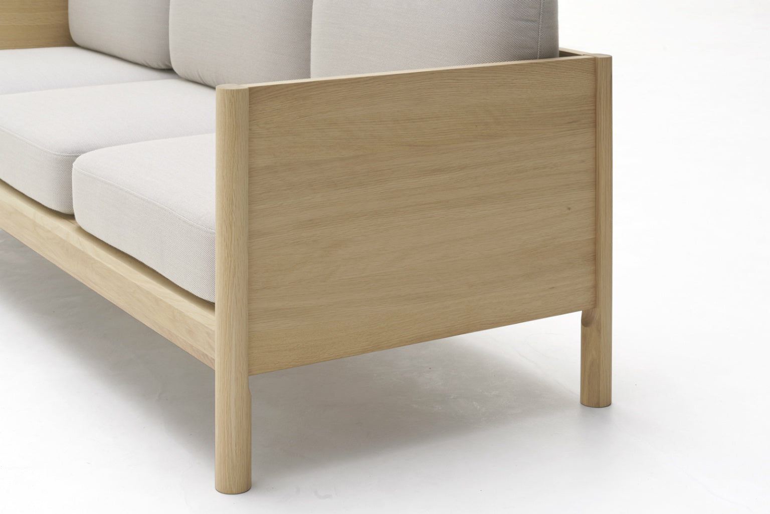 Karimoku New Standard Castor Lobby Sofa 3-Seater โซฟาไม้โอ๊คญี่ปุ่นดีไซน์มินิมอลโดย BIG-GAME