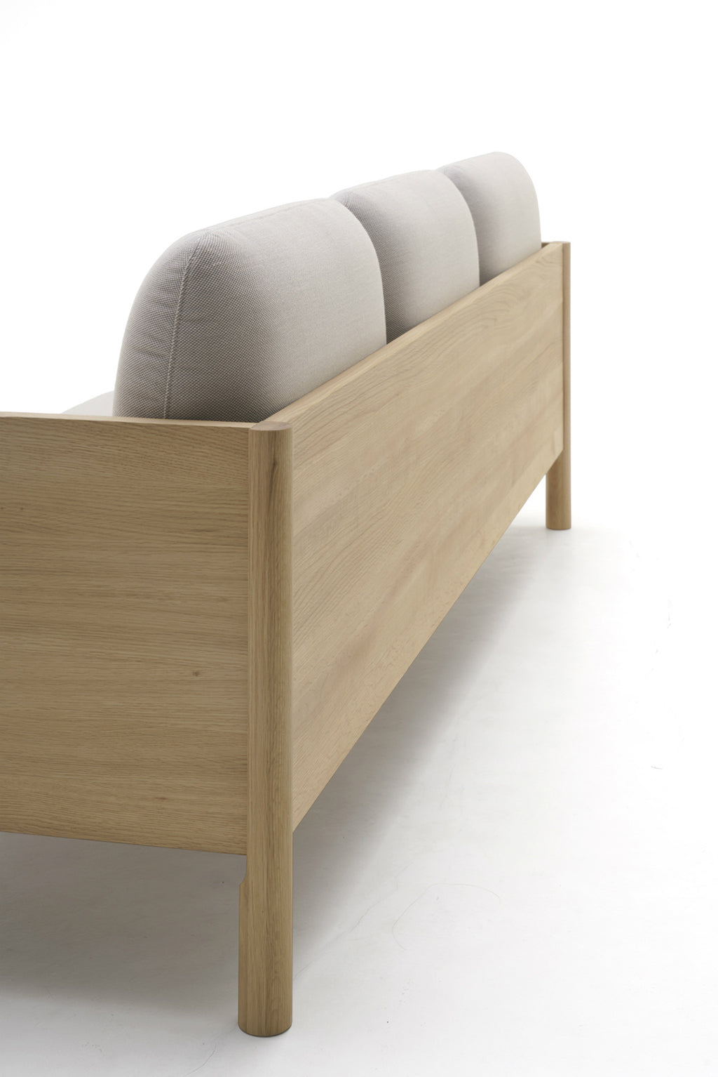 Karimoku New Standard Castor Lobby Sofa 3-Seater โซฟาไม้โอ๊คญี่ปุ่นดีไซน์มินิมอลโดย BIG-GAME